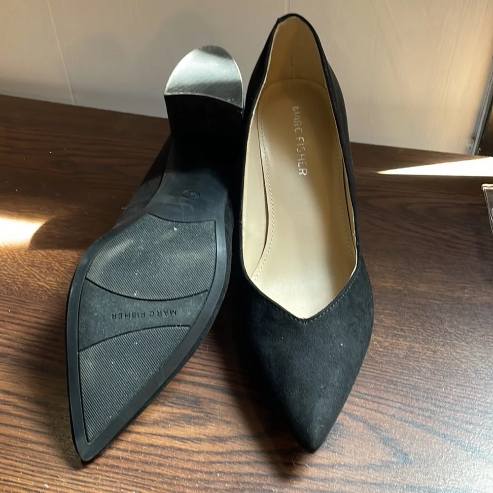 Marc Fisher Black Suede Heel 🖤 - Picture 4 of 4